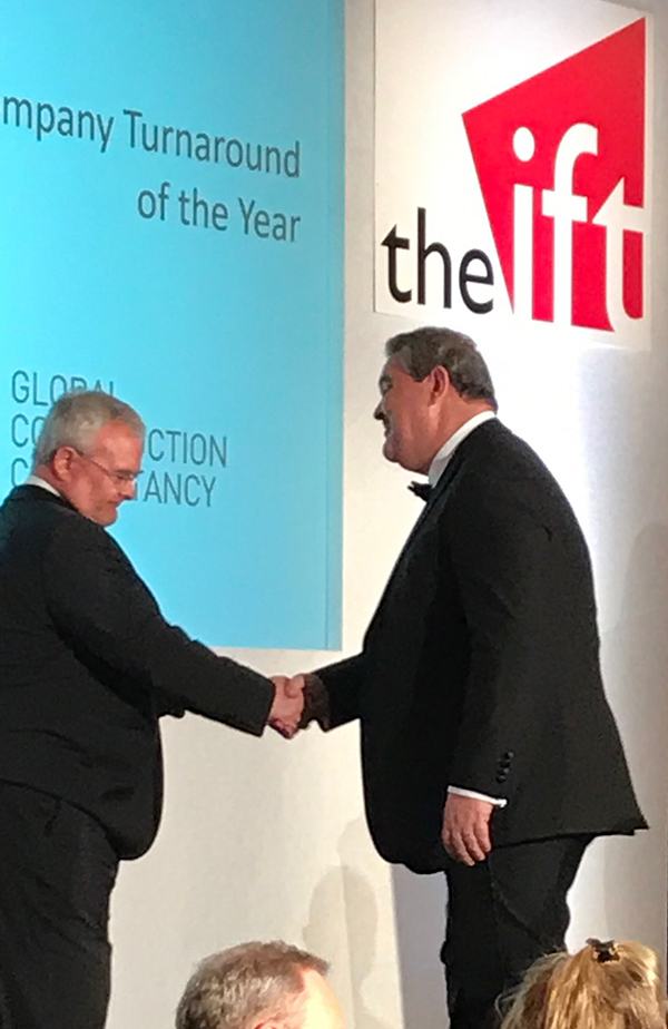 Gordon Wilkinson accepting IFT award November 2018