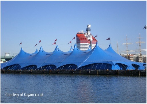 Kayam tent with ‘lifted catenaries’ at the right-hand side